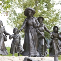 Pioneer Courage Women